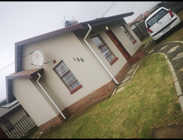 2 BEDROOM FREEHOLD SOLD IN MPOPHOMENI